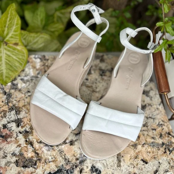 Paul Green Mindy Sandal white leather size 8 US